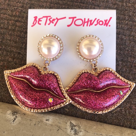 New Betsey Johnson Faux Pearl Rhinestone Lips Earrings  👄 - Picture 3 of 15